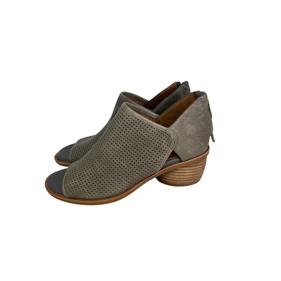 Sofft Shoes - Sofft Carleigh Moon Grey Leather Perforated Peep Toe Block Heel Sandals Size 8.5